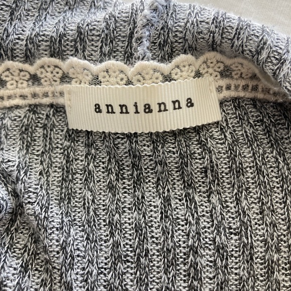 Lightweight Annianna Hoodie - Picture 3 of 3